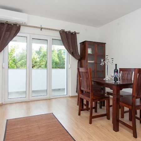 Vintage Apartment Duce Bagian luar foto