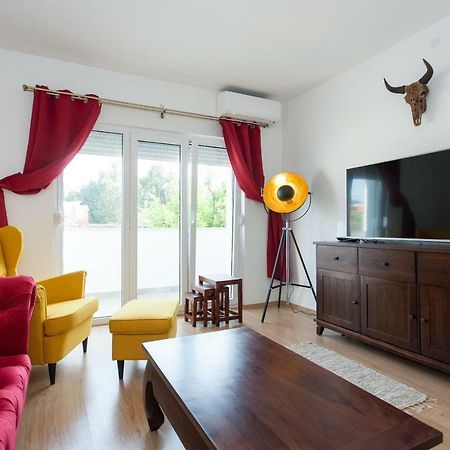 Vintage Apartment Duce Bagian luar foto