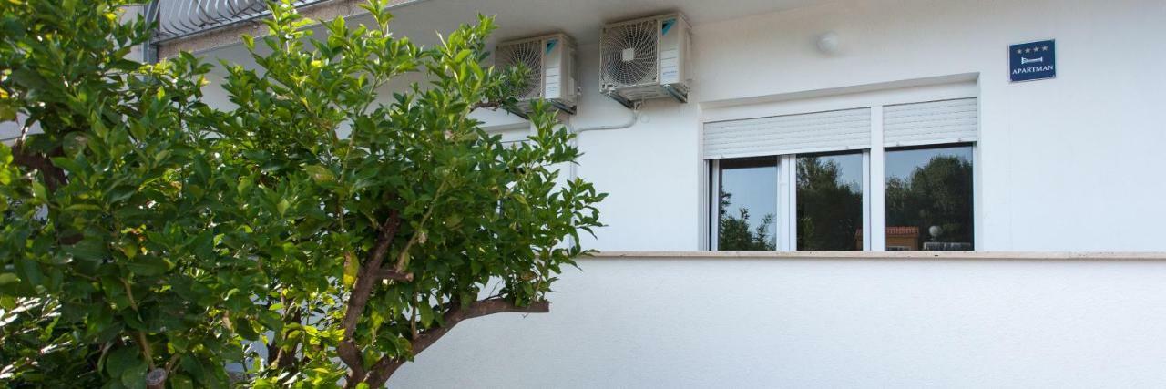 Vintage Apartment Duce Bagian luar foto
