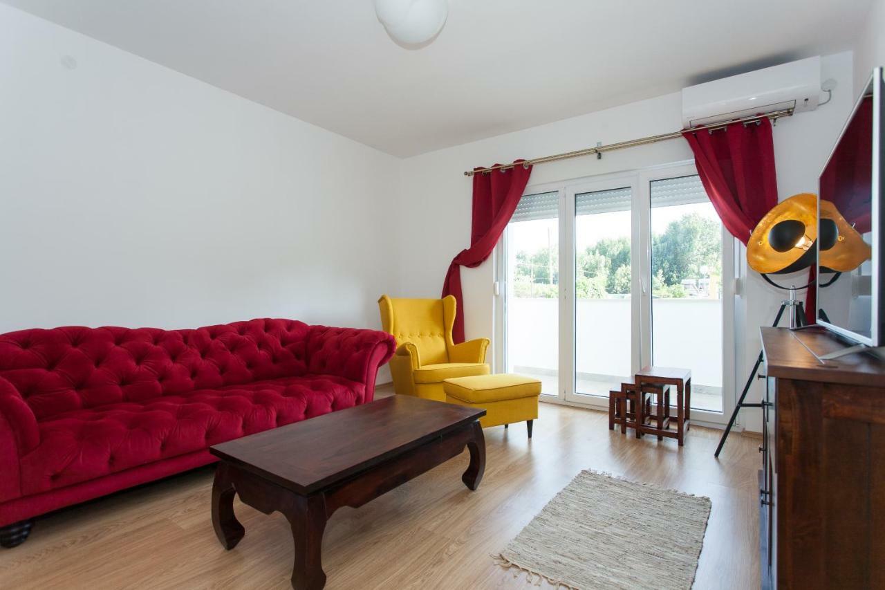 Vintage Apartment Duce Bagian luar foto