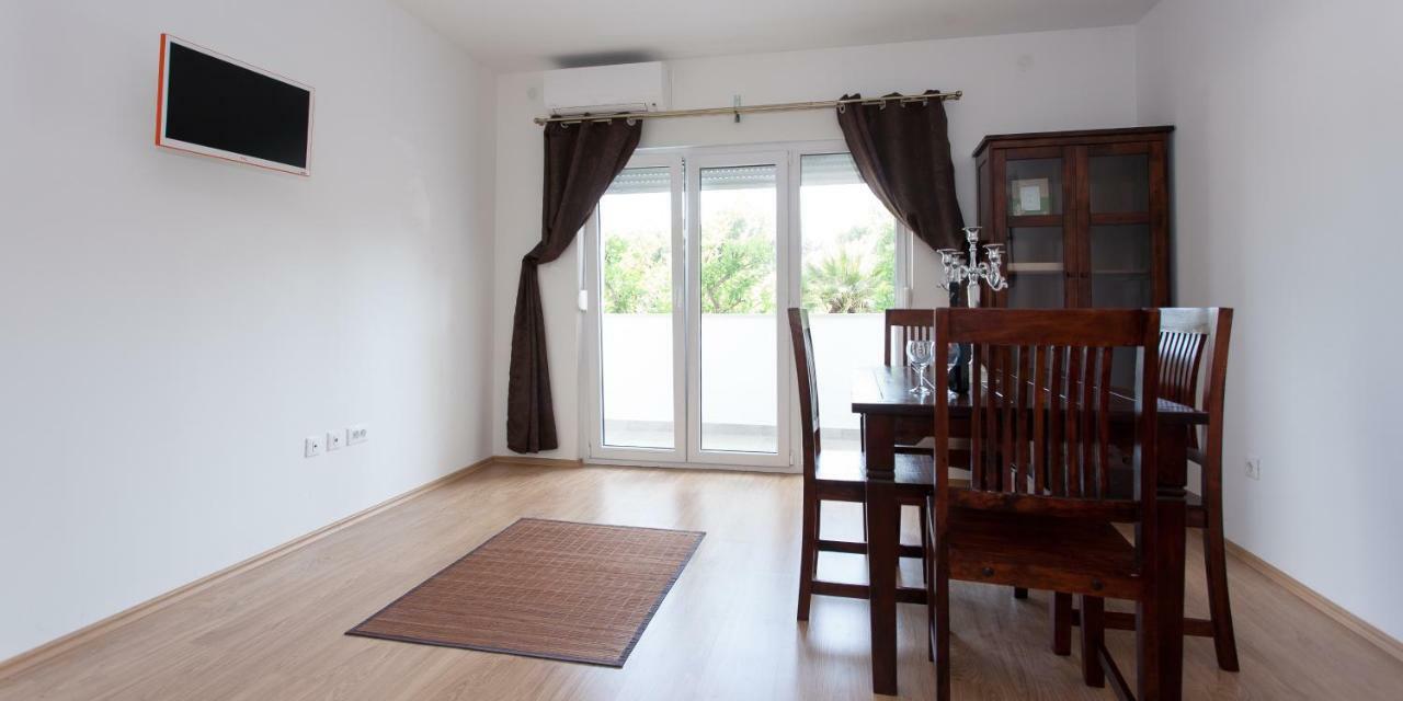 Vintage Apartment Duce Bagian luar foto