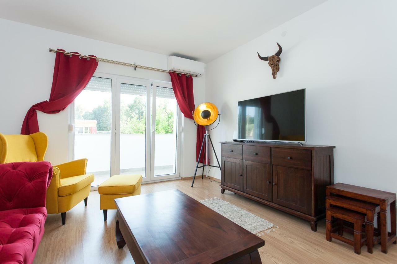 Vintage Apartment Duce Bagian luar foto