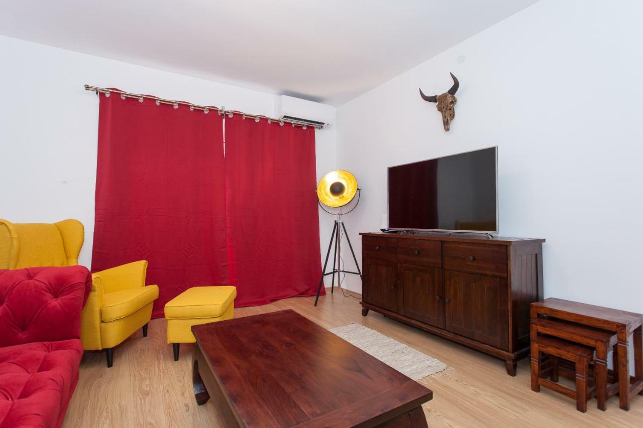 Vintage Apartment Duce Bagian luar foto