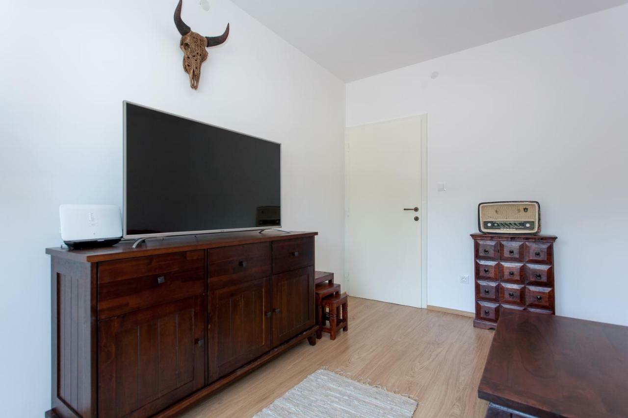 Vintage Apartment Duce Bagian luar foto
