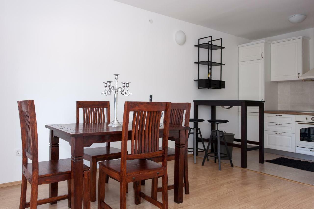 Vintage Apartment Duce Bagian luar foto