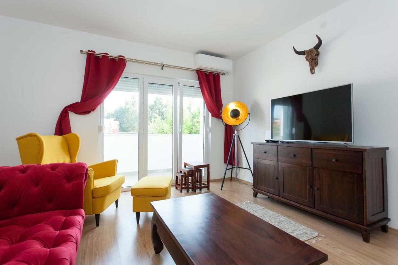 Vintage Apartment Duce Bagian luar foto