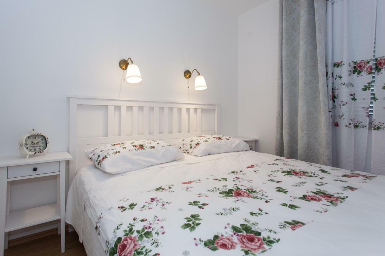 Vintage Apartment Duce Bagian luar foto