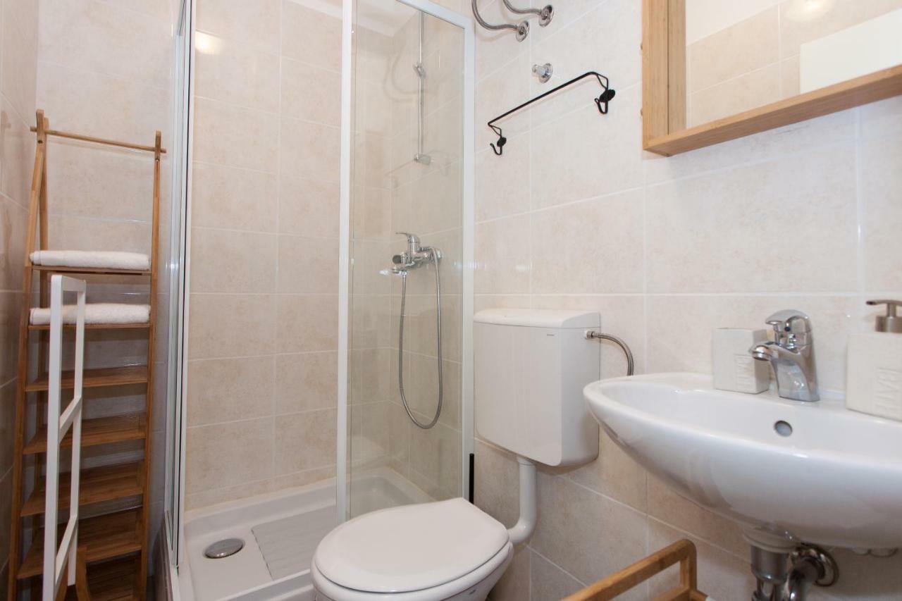Vintage Apartment Duce Bagian luar foto